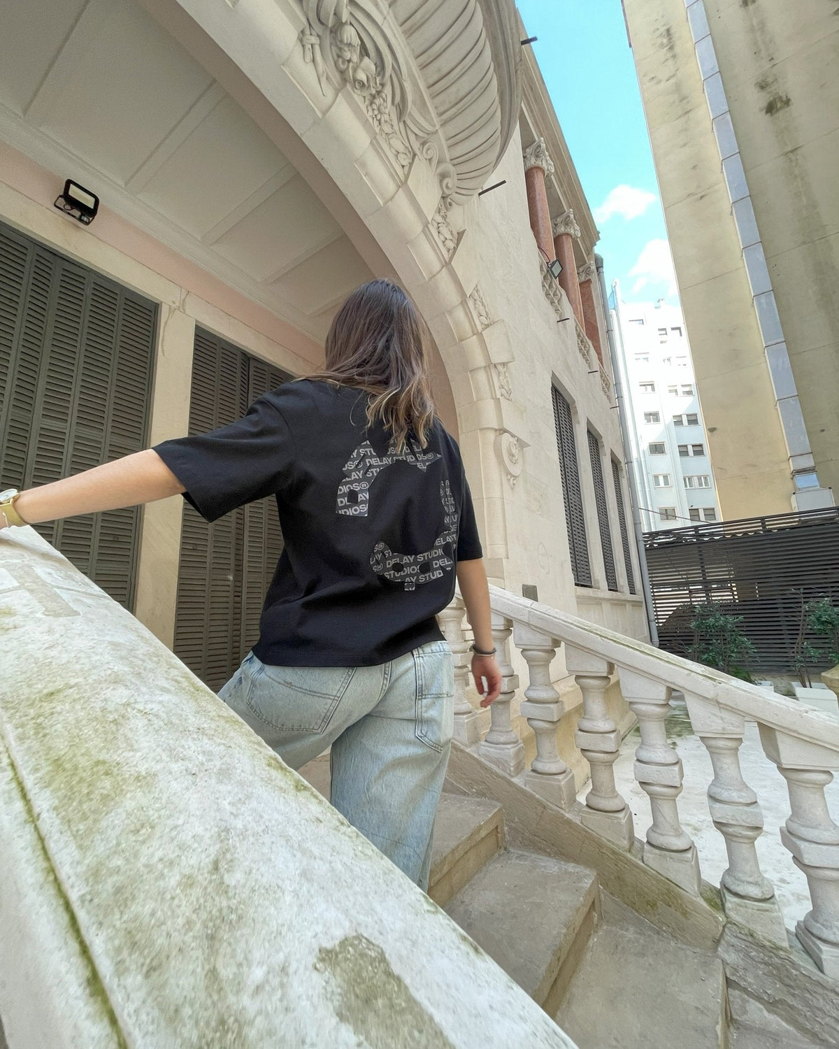CIRCLE BLACK BOXY T-SHIRT - Delaystudios