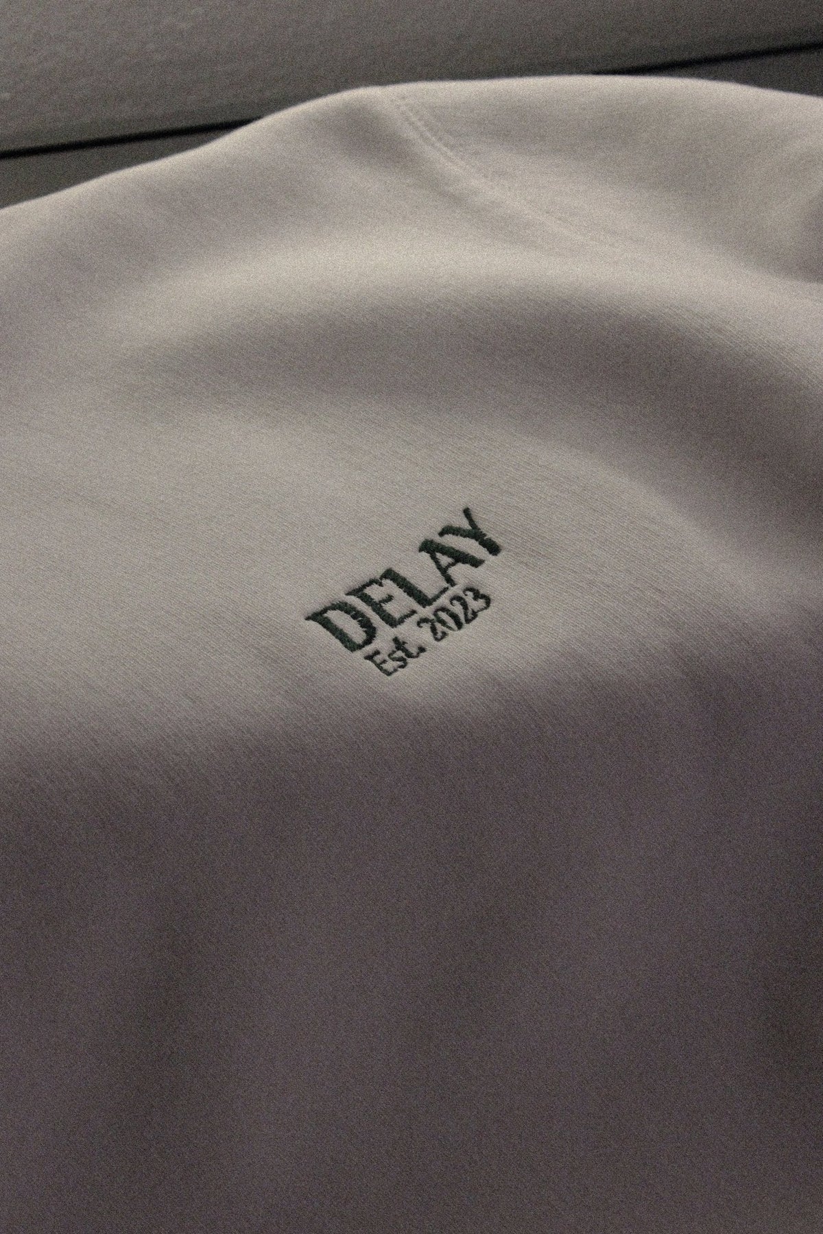 DELAY WHITE CREWNECK - Delaystudios