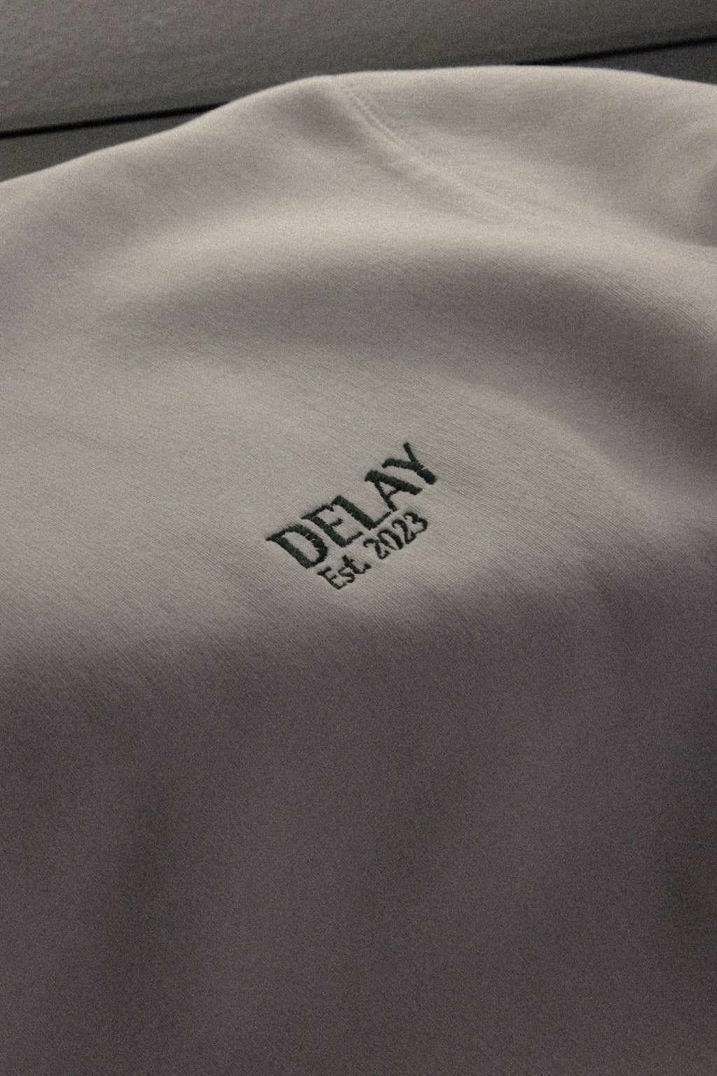 DELAY WHITE CREWNECK - Delaystudios